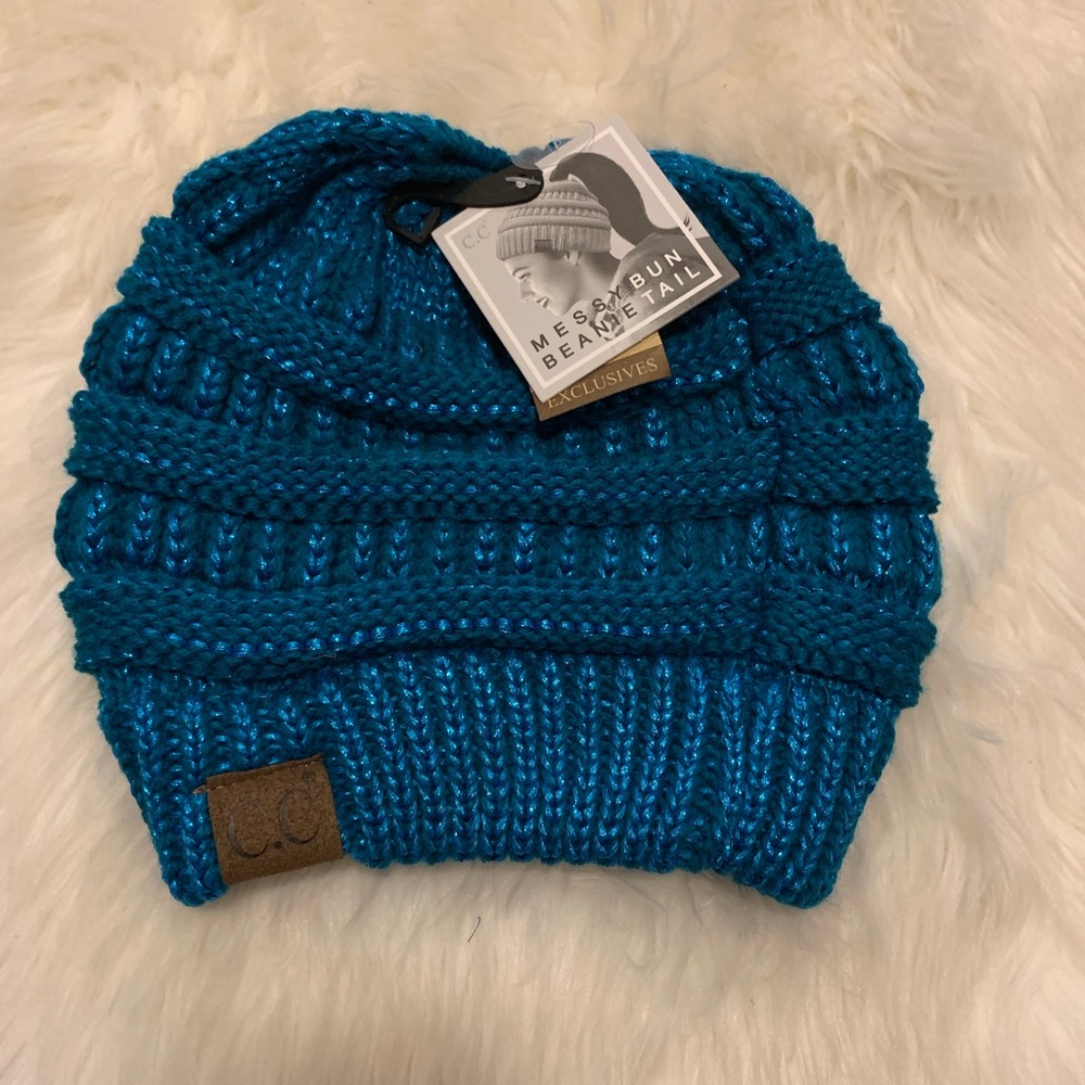 Ponytail beanie C.C